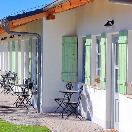 La Bobul Apartments Drnholec Bagian luar foto