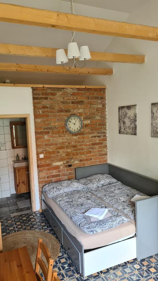 La Bobul Apartments Drnholec Bagian luar foto