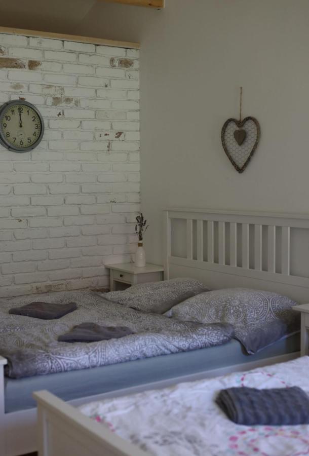 La Bobul Apartments Drnholec Bagian luar foto