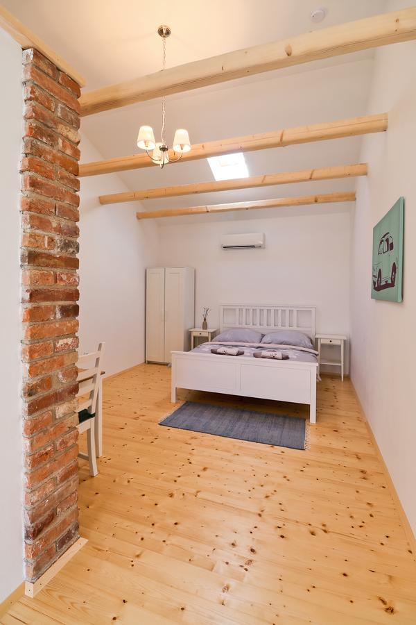 La Bobul Apartments Drnholec Bagian luar foto