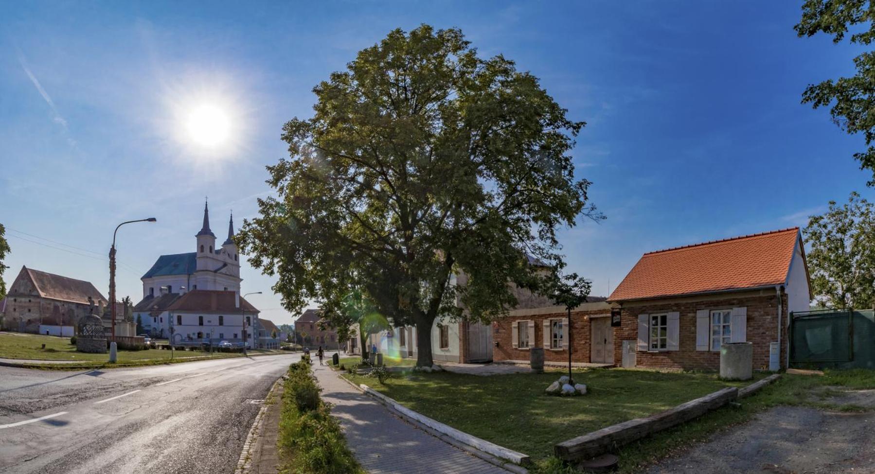 La Bobul Apartments Drnholec Bagian luar foto